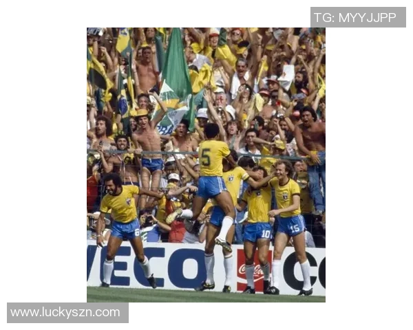 足球巨星进球瞬间高清动图集精彩回顾球场经典时刻